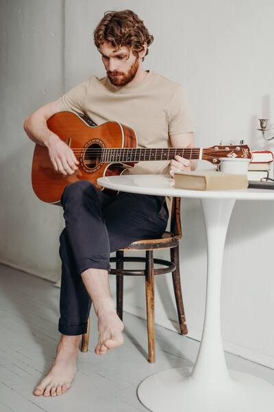 ISA provides the best acoustic and electric guitar lessons in Delhi-NCR and the most rewarding and fulfilling learning experience.